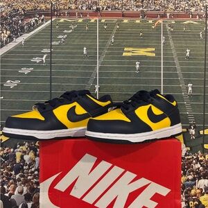 Nike Dunk Low – Varsity Maize/Midnight Navy sneakers